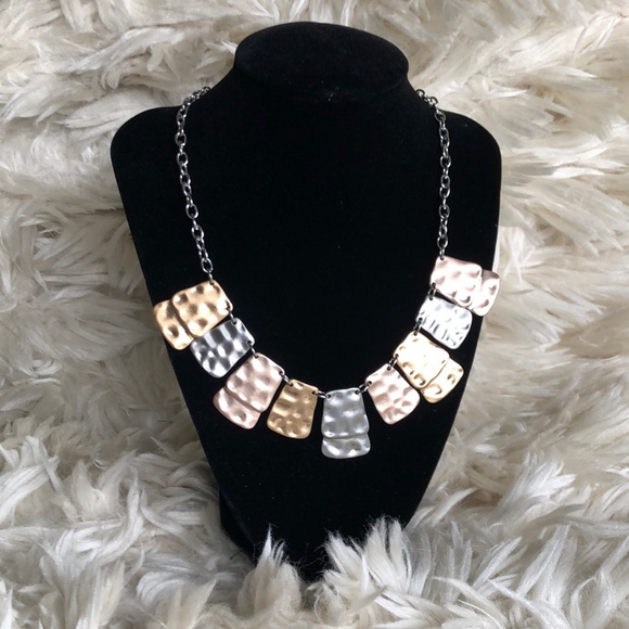 86 York Jewelry - EUC Stitch Fix Mixed Metals Necklace